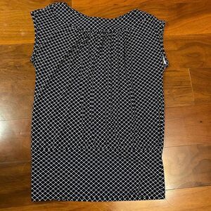 Ann Taylor XS navy and white print top‎
